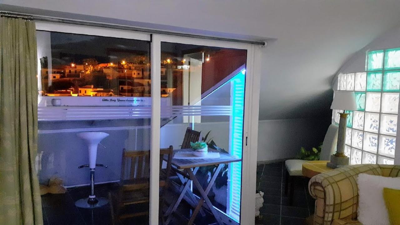 Attic Bay Apartment กามารา ดิ โลบุช ภายนอก รูปภาพ